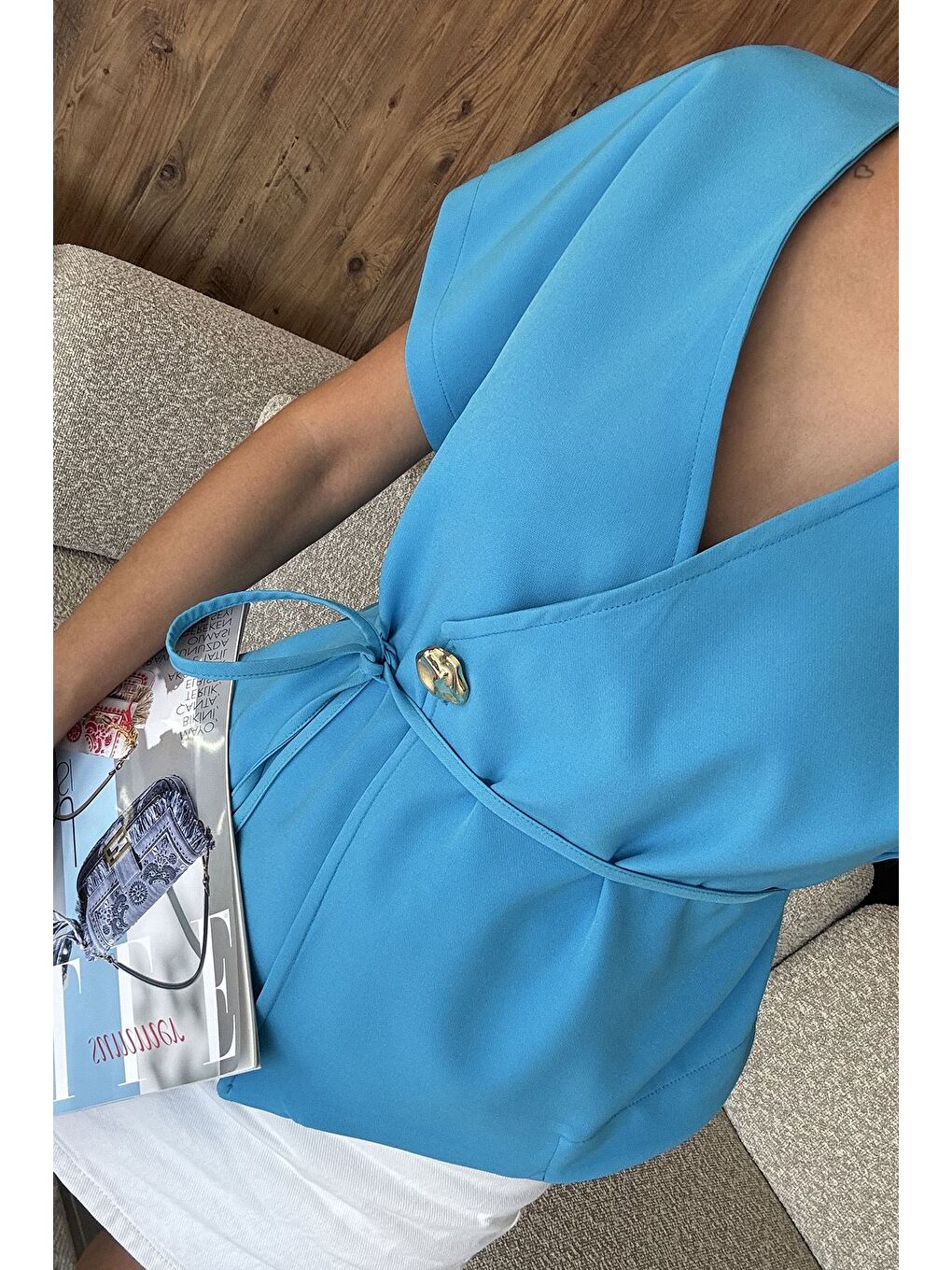 Mavi Kruvaze Yaka Bel Bağcıklı Kolsuz Kısa Ceket-2