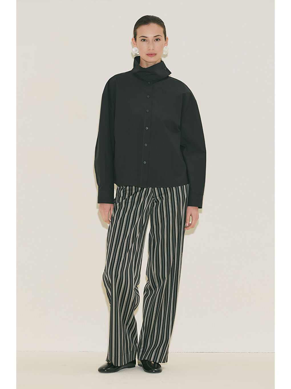 Yüksek Yakalı Kısa Gömlek Siyah