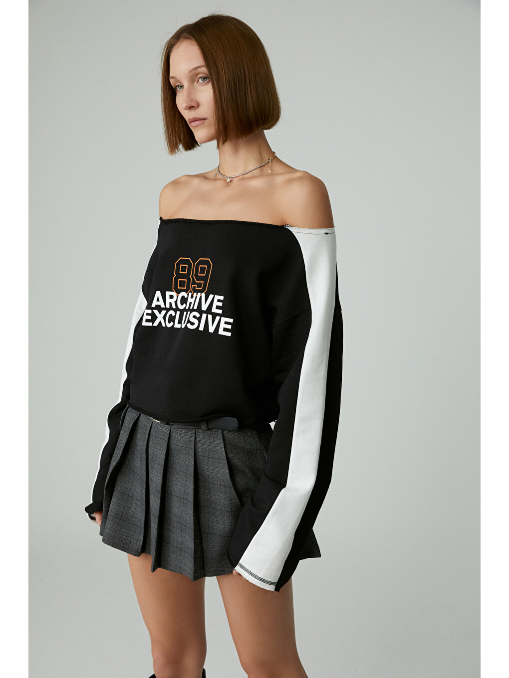 Asensıo Kadın Asimetrik Yakalı Şardonsuz Omzu Açık Baskılı Siyah Sweatshirt