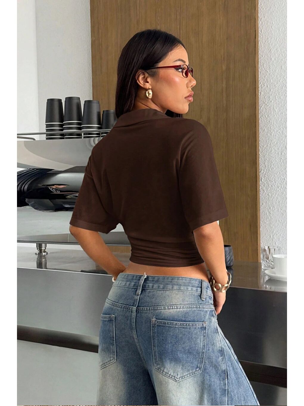 Kahverengi Kadın Beyaz Crop Belden Oturan Tişört Polo Yaka Modern Tasarım-5