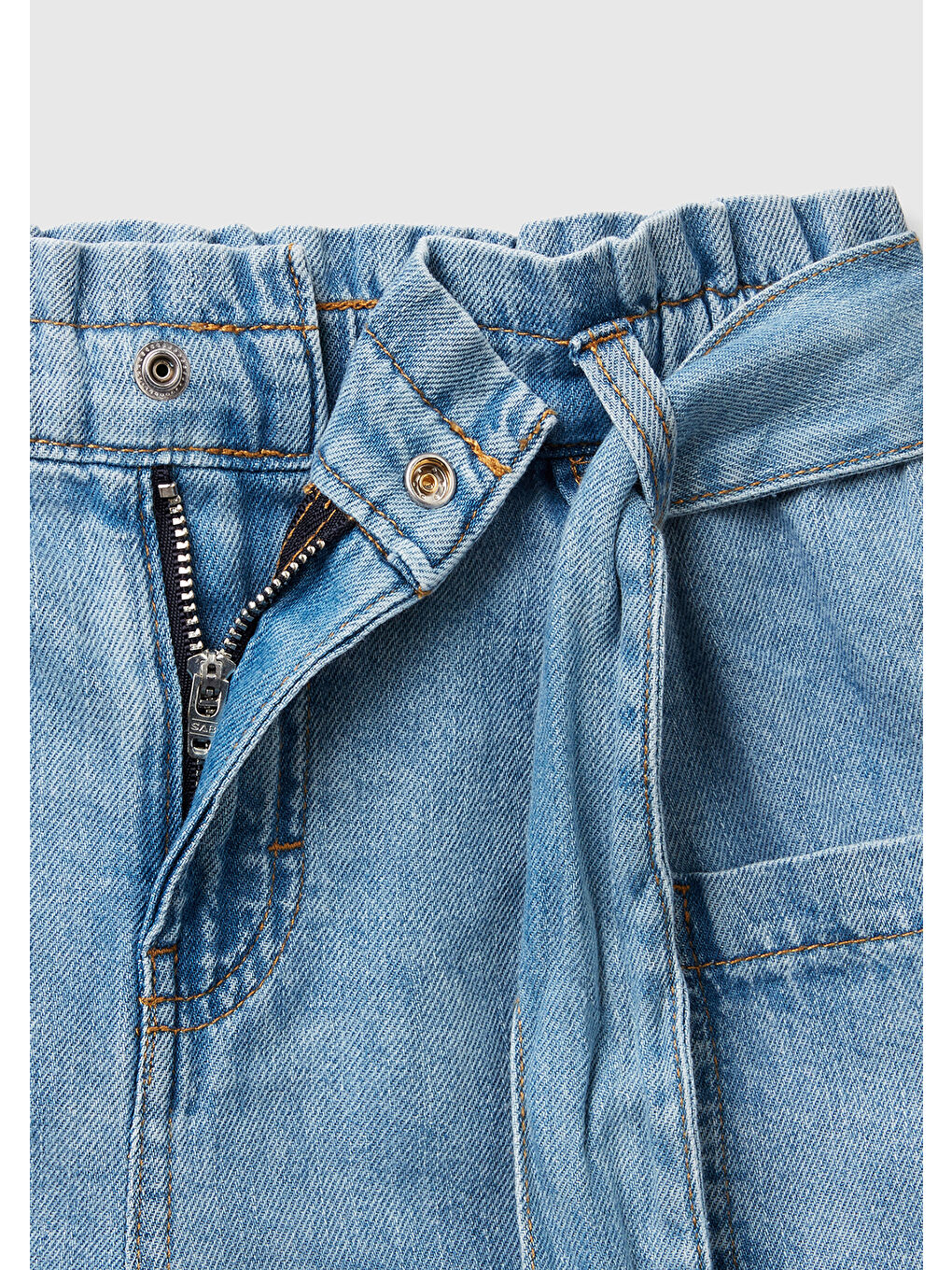 Mavi Kız Çocuk Denim Kuşaklı Beli Büzgülü Logolu Yan Cepli Denim Bermuda Şort-2