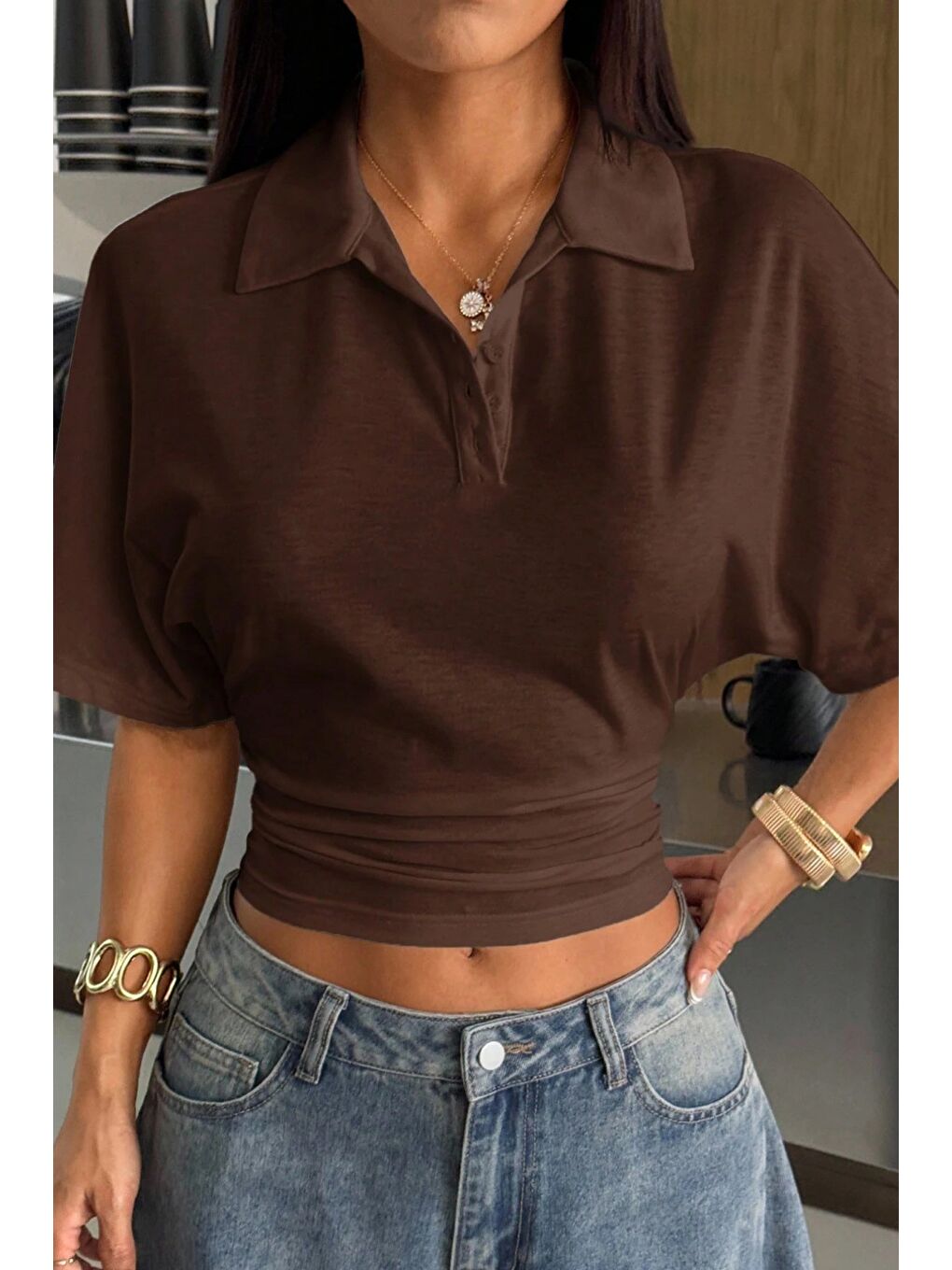 Kahverengi Kadın Beyaz Crop Belden Oturan Tişört Polo Yaka Modern Tasarım-6