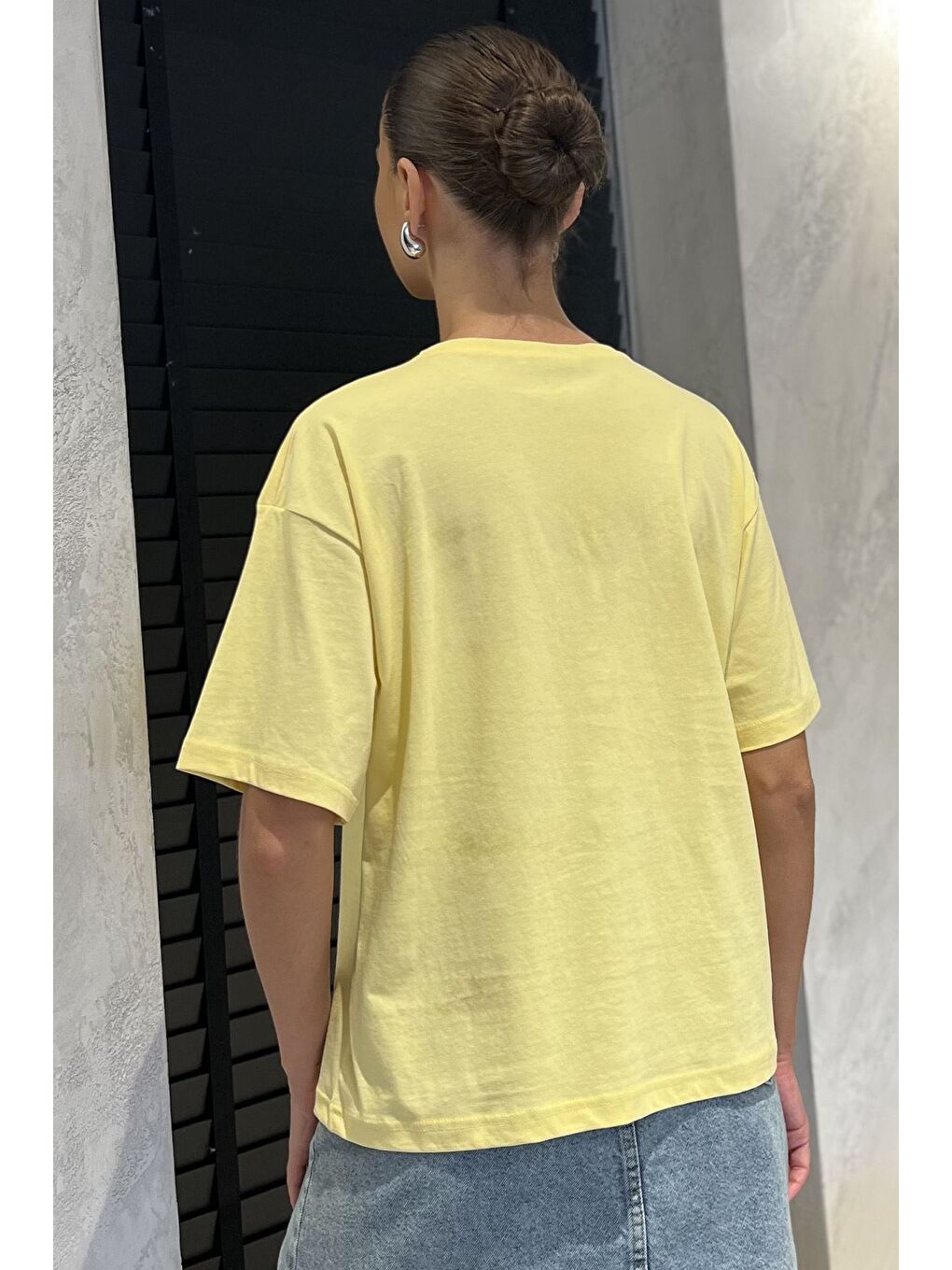 Sarı V Yaka Basıc Tişört-2