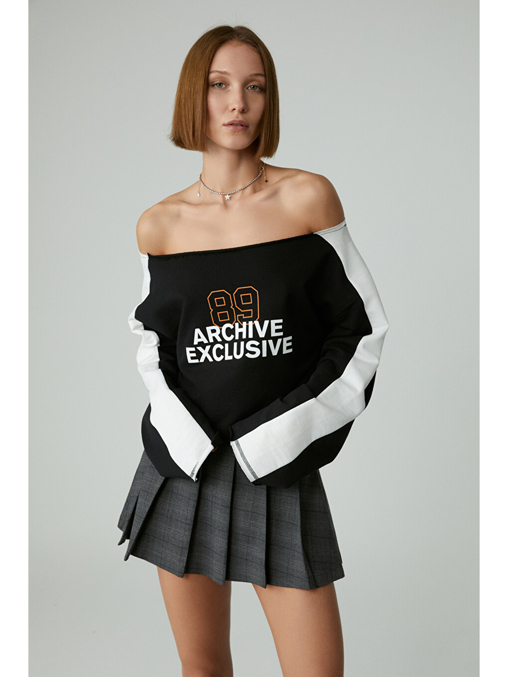 Asensıo Kadın Asimetrik Yakalı Şardonsuz Omzu Açık Baskılı Siyah Sweatshirt-2