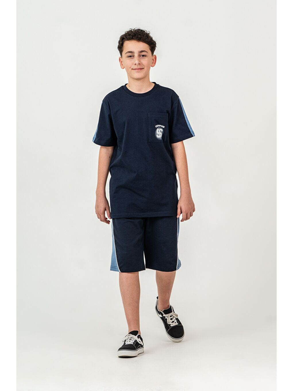 Lacivert Üst Ön Cep Baskılı Kollar Garnili Alt Yanlar Garnili Erkek Çocuk Şort - Tişört Takımı