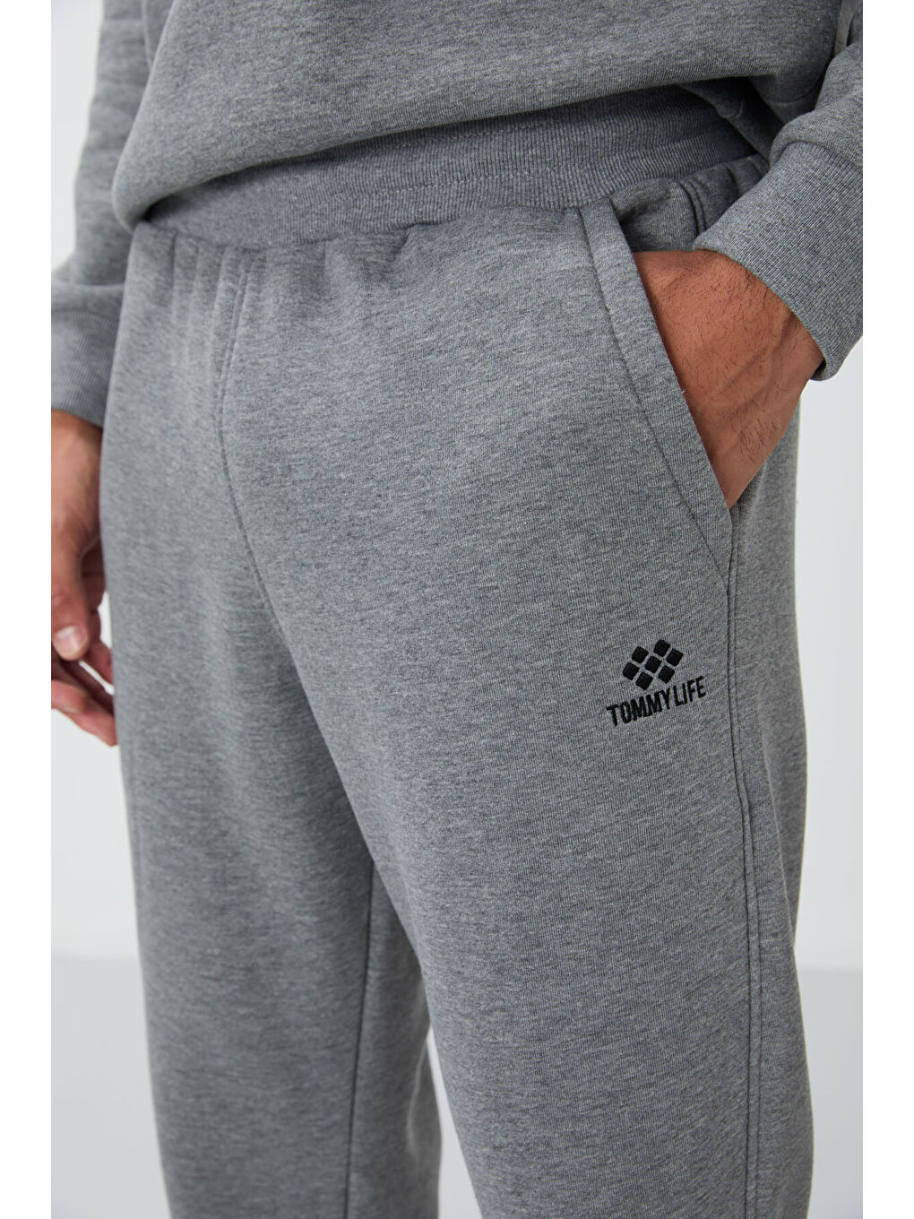 Gri Melanj Pamuklu Kalın İçi Tüylü Yumuşak Dokulu Comfort Fit Nakışlı Erkek Eşofman Takım -85265-9