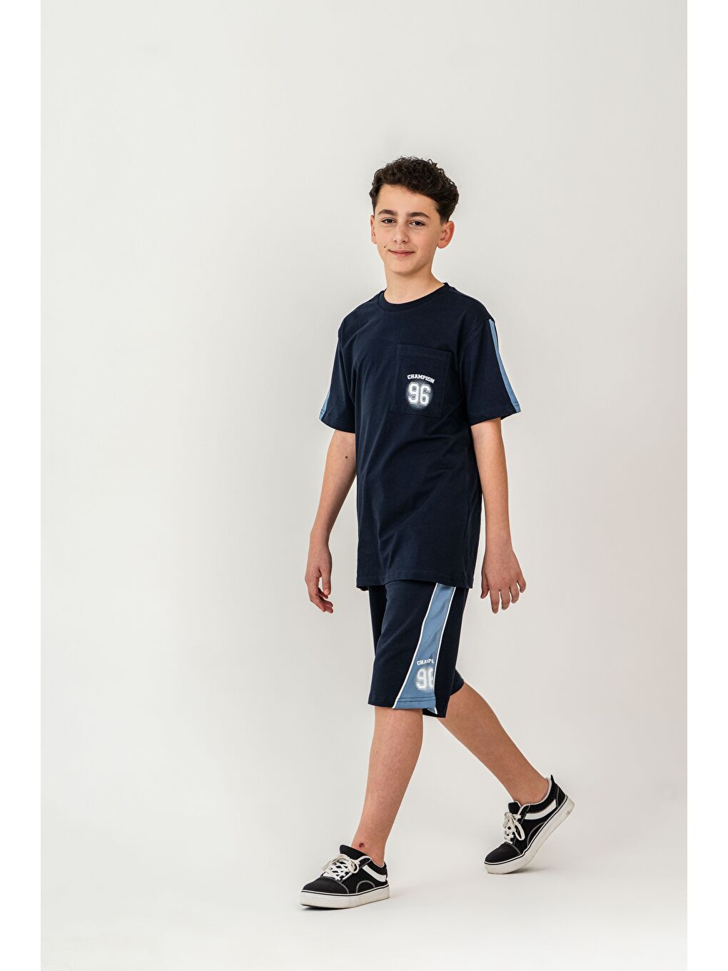 Lacivert Üst Ön Cep Baskılı Kollar Garnili Alt Yanlar Garnili Erkek Çocuk Şort - Tişört Takımı-1