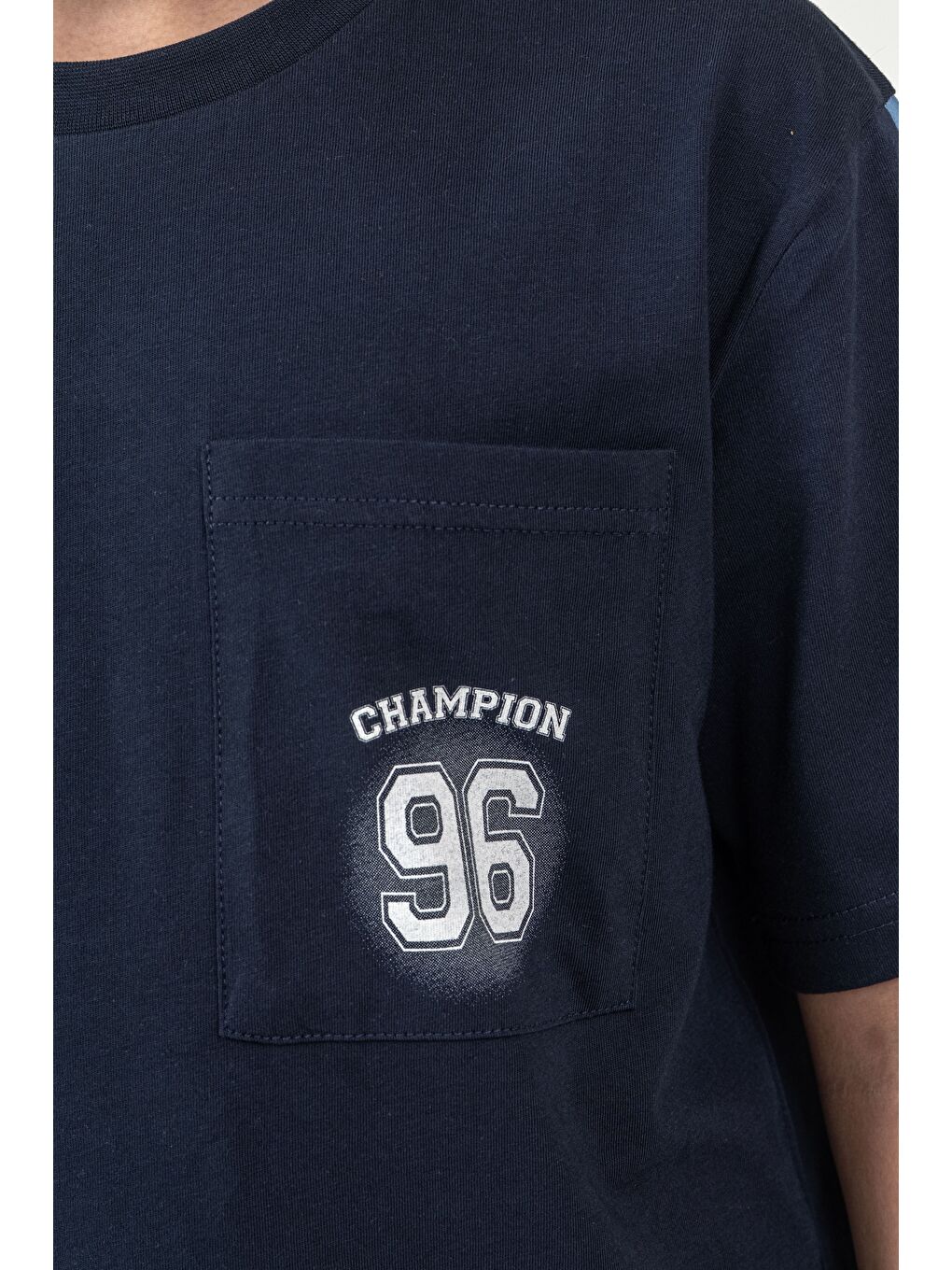 Lacivert Üst Ön Cep Baskılı Kollar Garnili Alt Yanlar Garnili Erkek Çocuk Şort - Tişört Takımı-3