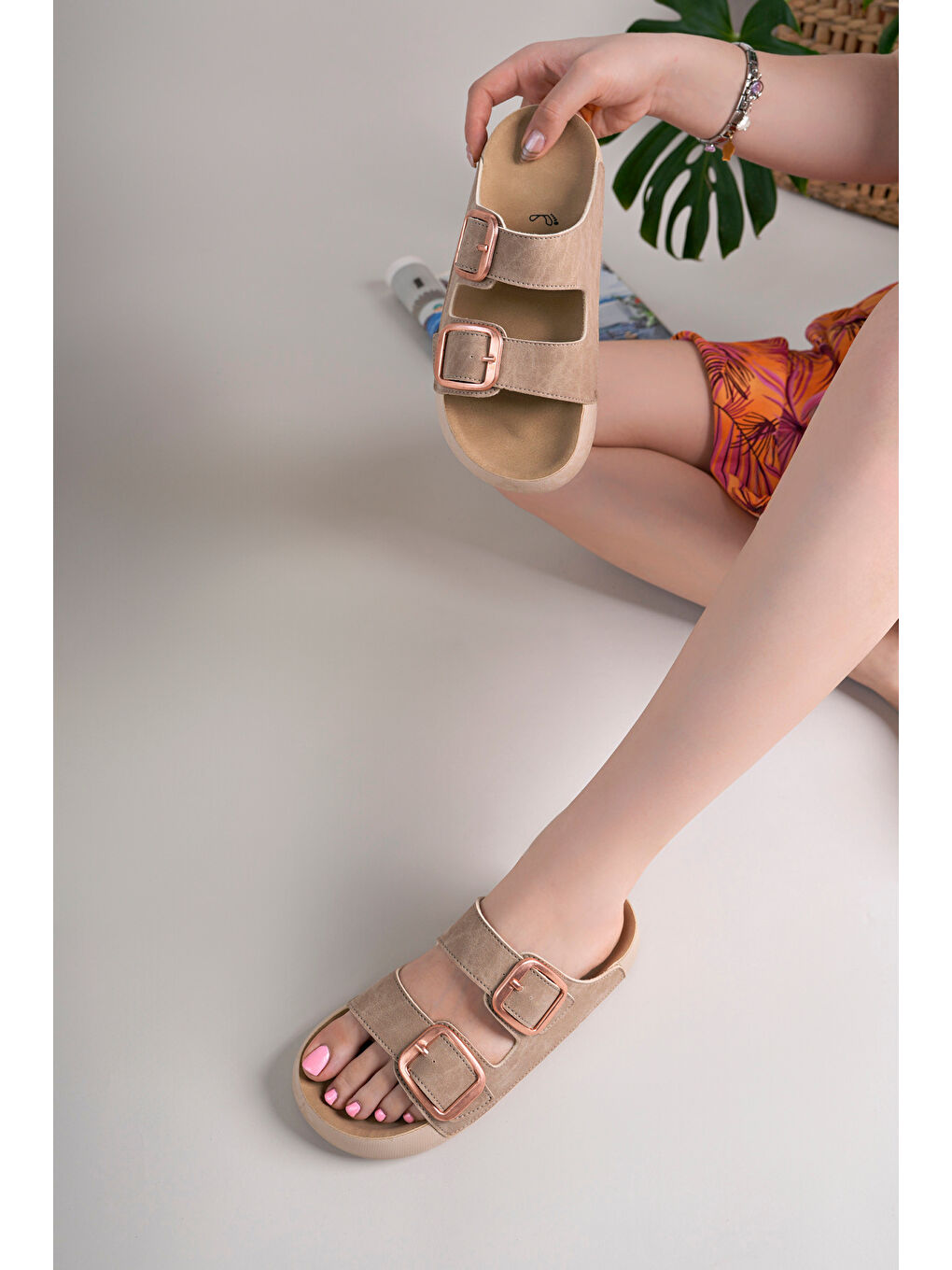 Bej Kadın Rahat Taban Çift Tokalı Yazlık Terlik-1