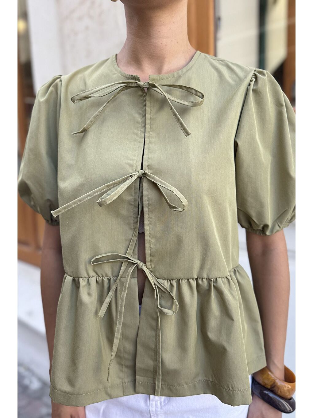 Haki Kadın Ön Bağlama Detaylı Fırfırlı Kol Lastikli Bluz-3