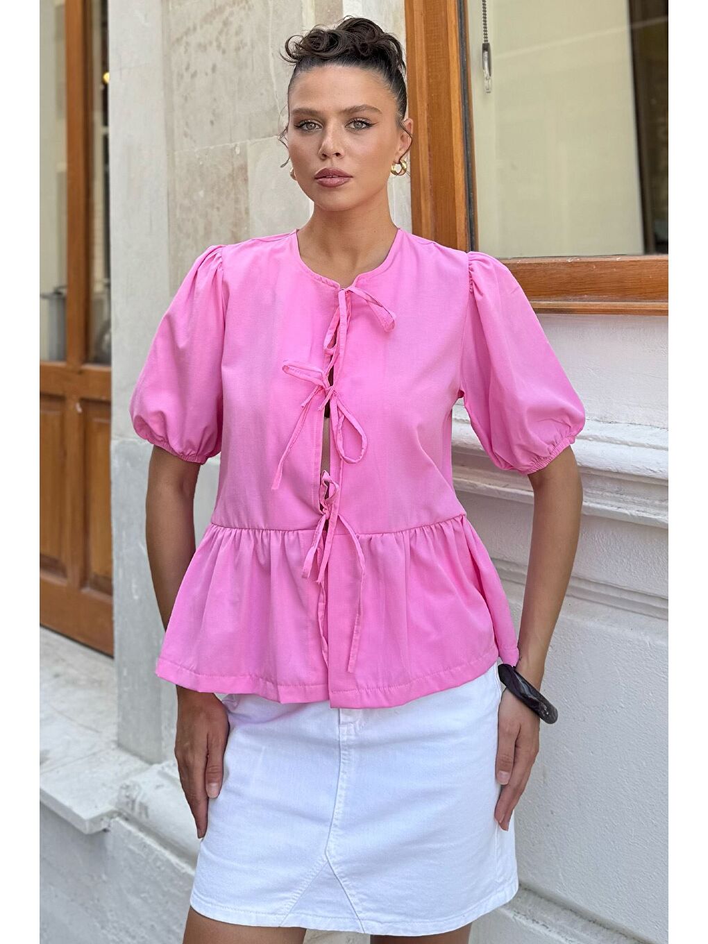 Pembe Kadın Ön Bağlama Detaylı Fırfırlı Kol Lastikli Bluz-1