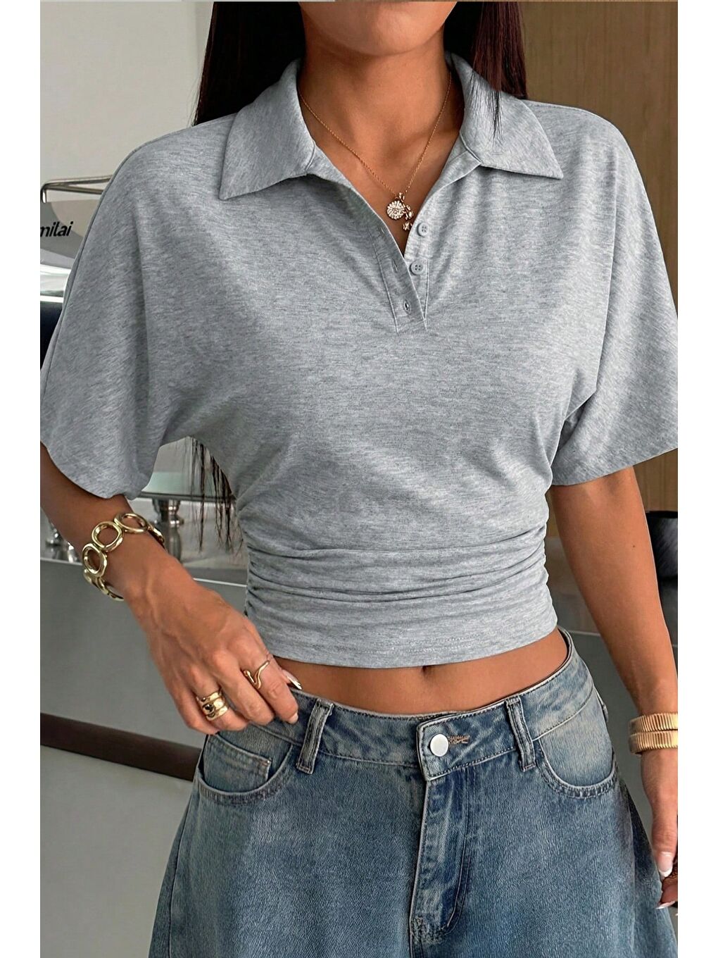 Gri Kadın Beyaz Crop Belden Oturan Tişört Polo Yaka Modern Tasarım-4