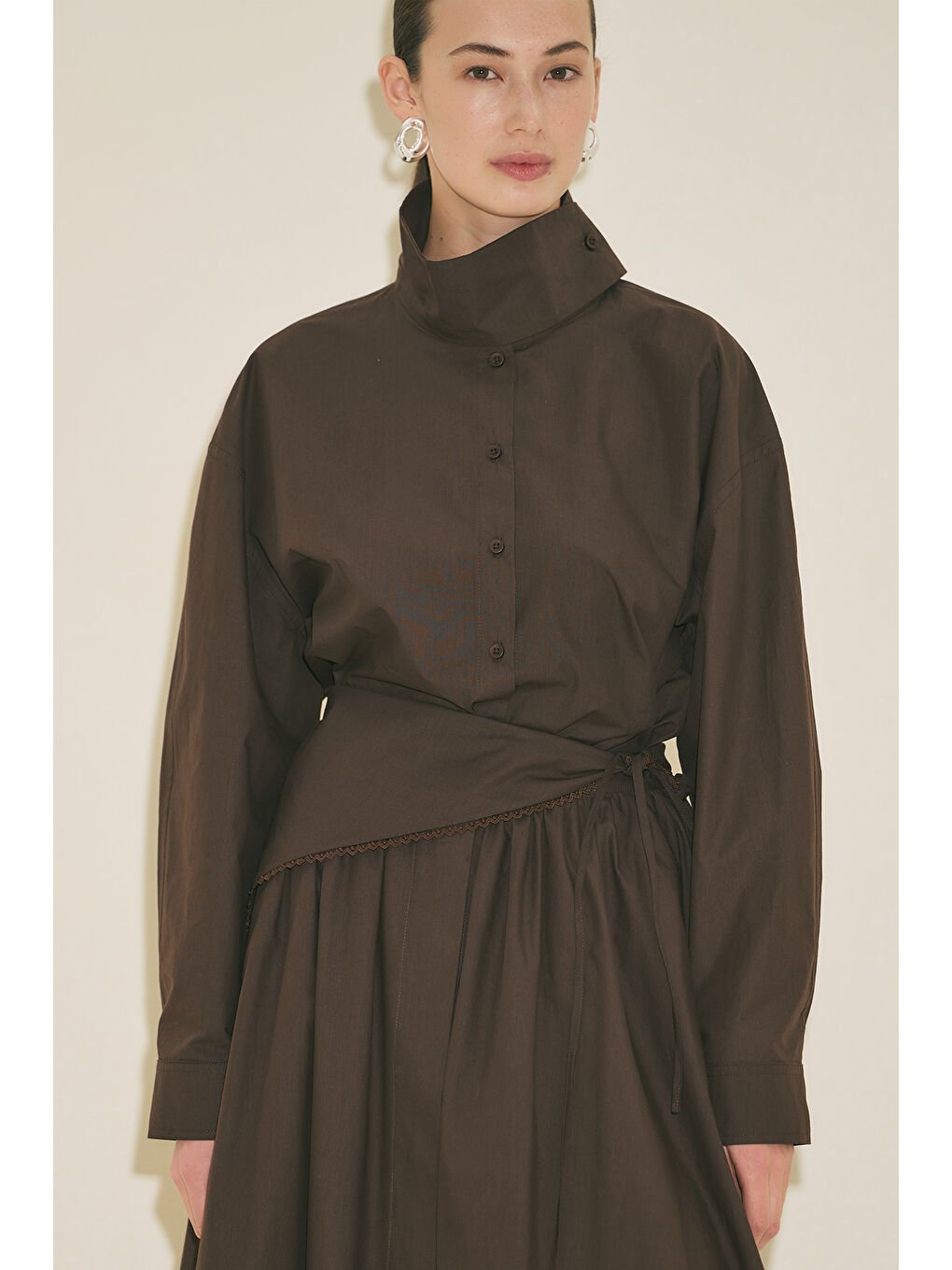 Yüksek Yakalı Kısa Gömlek Kahverengi-2