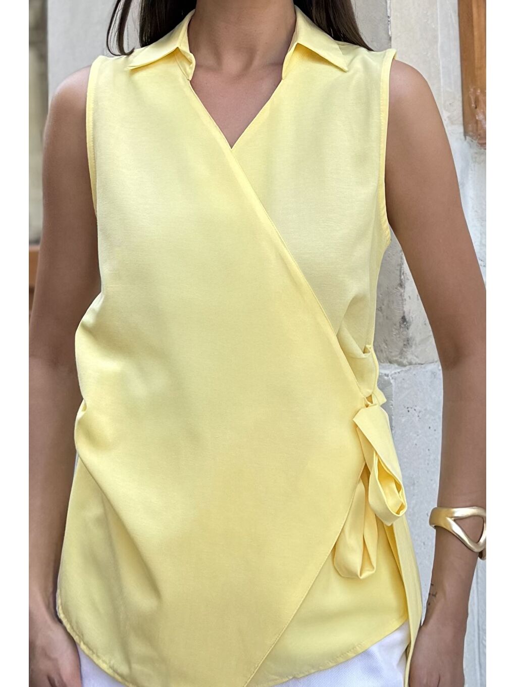 Sarı Kadın Kruvaze Yaka Yan Bağlama Detaylı Bluz-3