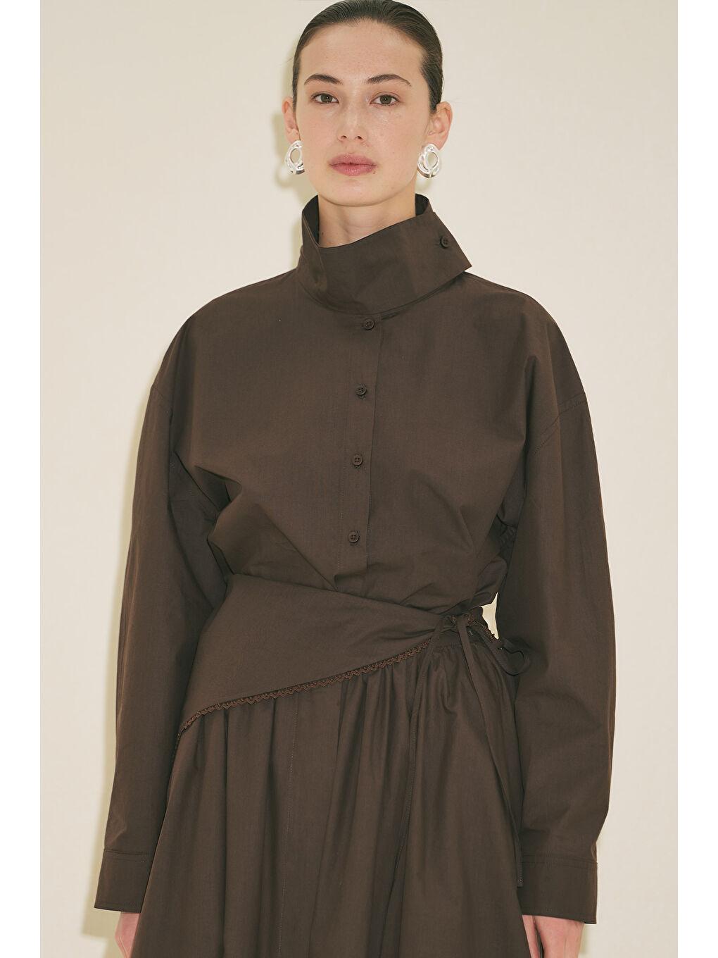 Yüksek Yakalı Kısa Gömlek Kahverengi-6