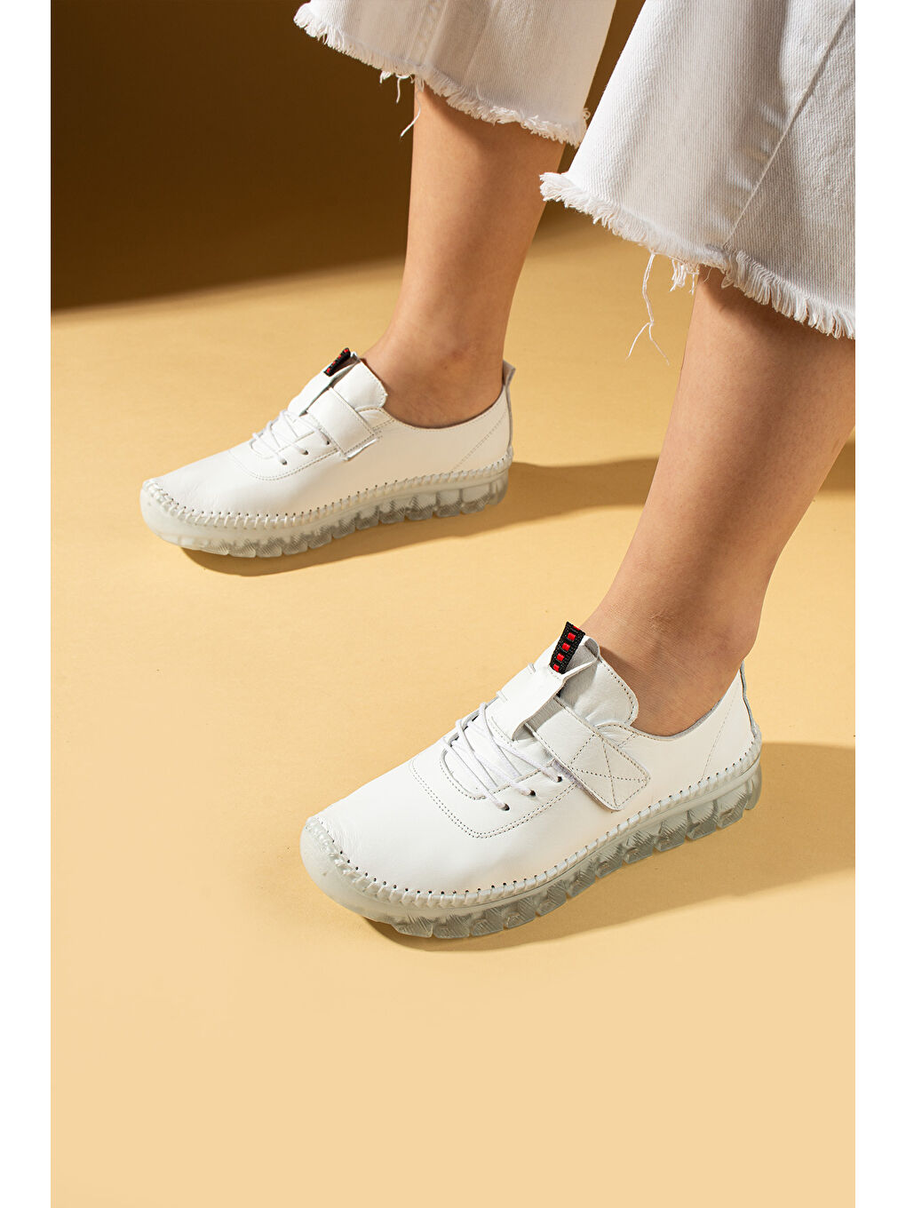 Beyaz Hakiki Yumuşak Deri Hafif Comfort Taban Cırtlı Kadın Spor Ayakkabı 59-380-25-1
