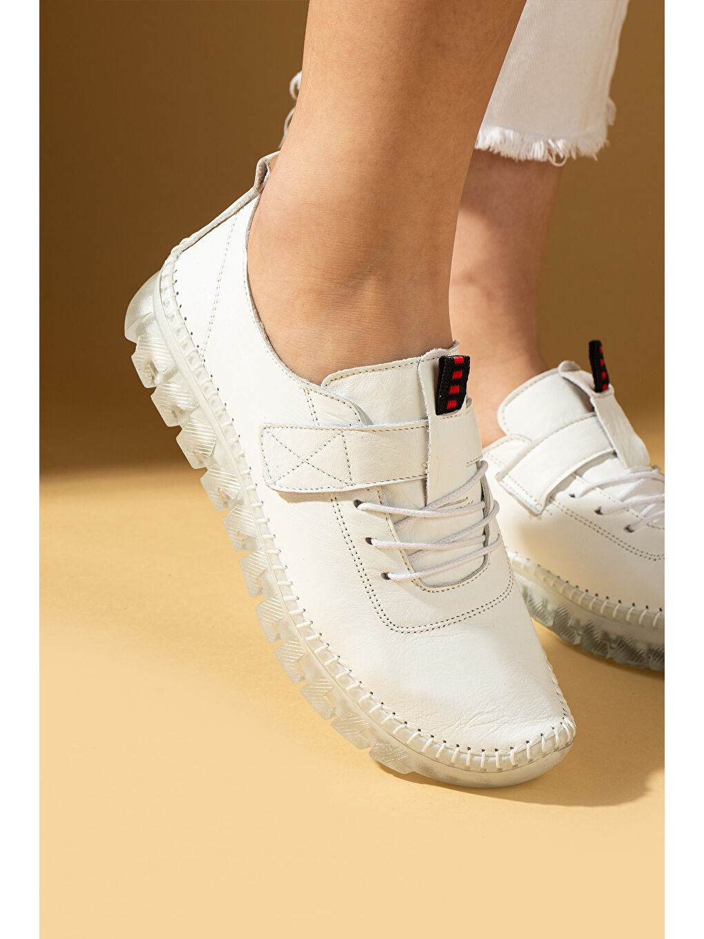 Beyaz Hakiki Yumuşak Deri Hafif Comfort Taban Cırtlı Kadın Spor Ayakkabı 59-380-25-2