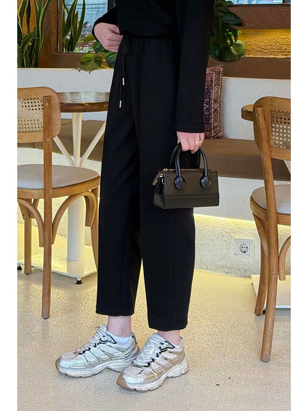 Çıma Detaylı Kordonlu Eşofman Altı Siyah-1