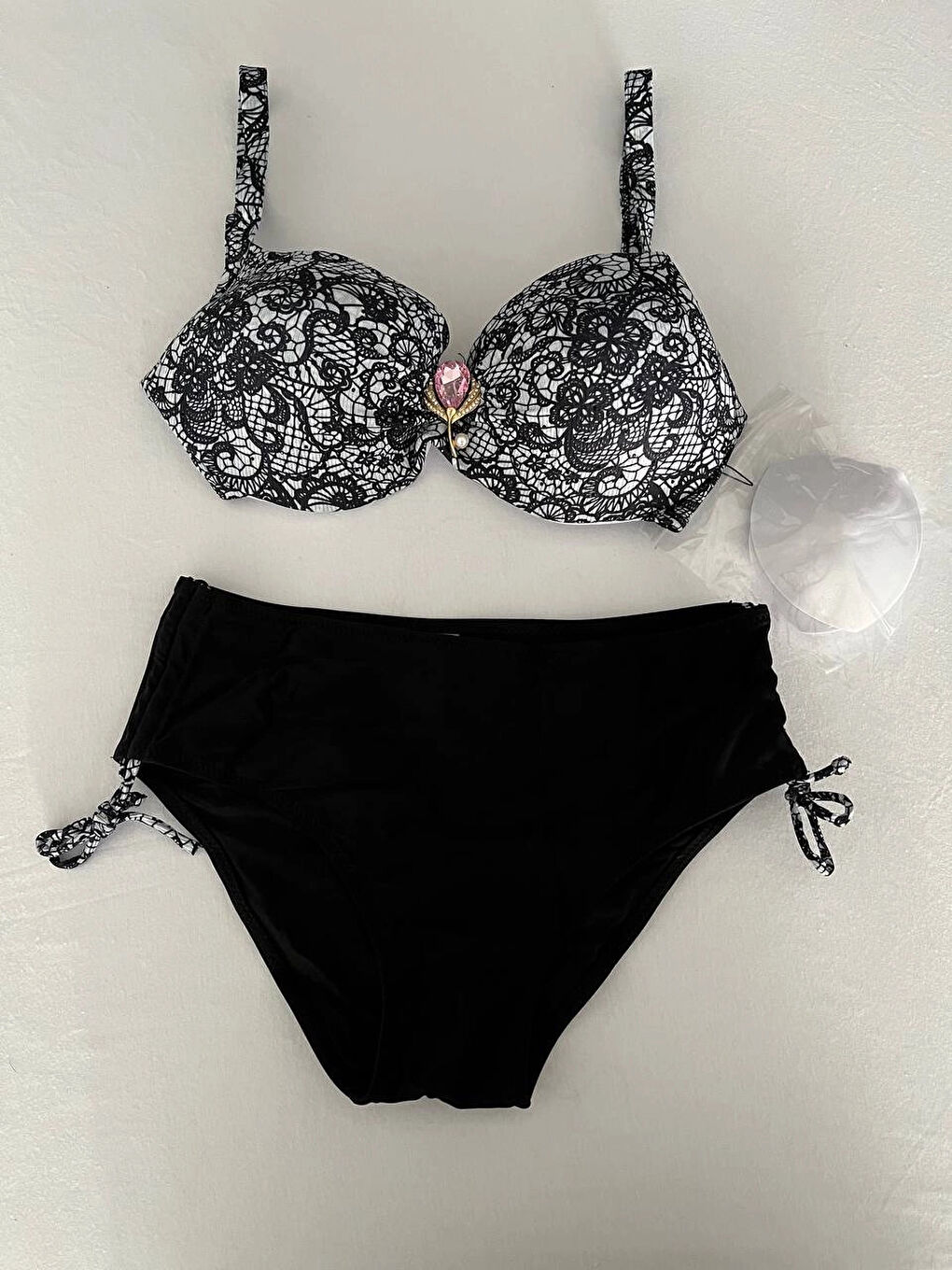 Kadın Siyah Taş İşlemeli Toka Aksesuarlı Bikini Takım HZL25S-LC3311-4