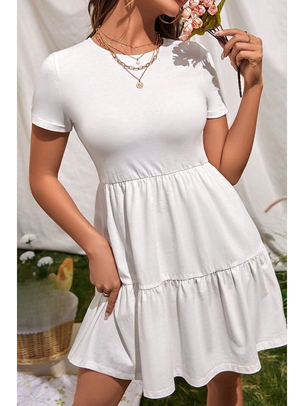 Beyaz Bisiklet Yaka Düz Kısa Kollu Fırfırlı Penye Elbise