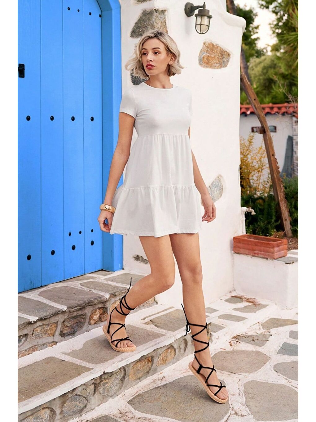 Beyaz Bisiklet Yaka Düz Kısa Kollu Fırfırlı Penye Elbise-4