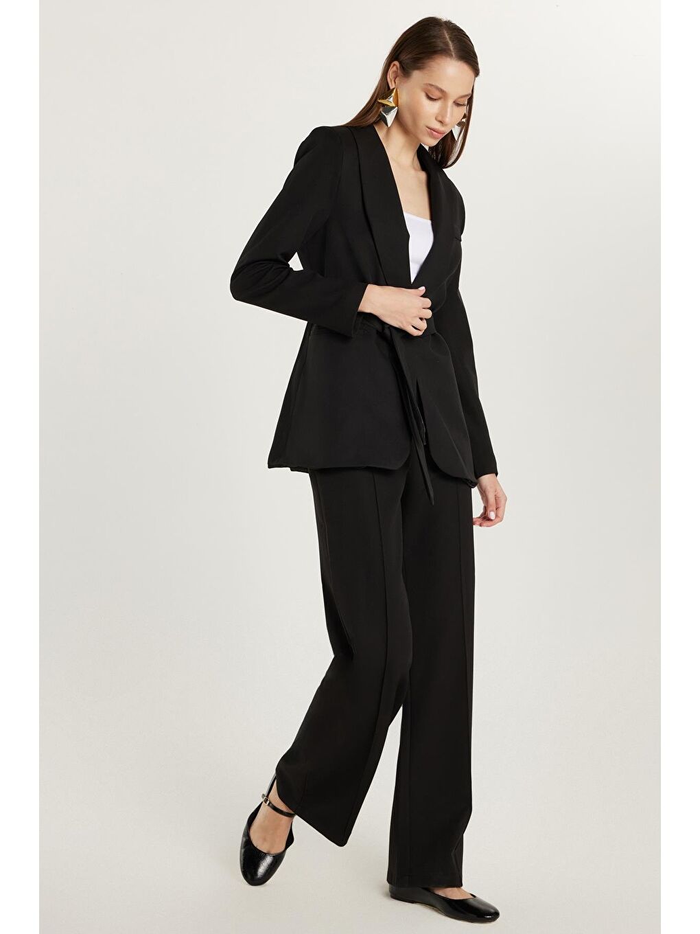 Kadın Standart Fit Uzun Kollu Kruvaze Yaka Düğmeli Siyah Ceket Pantolonlu Takım