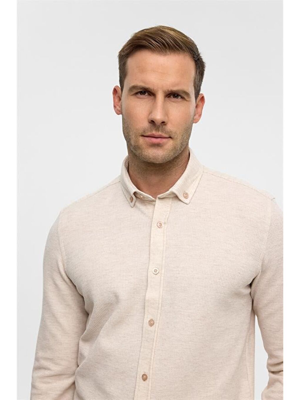 Bej Slim Armürlü Düğmeli Yaka Gömlek-3