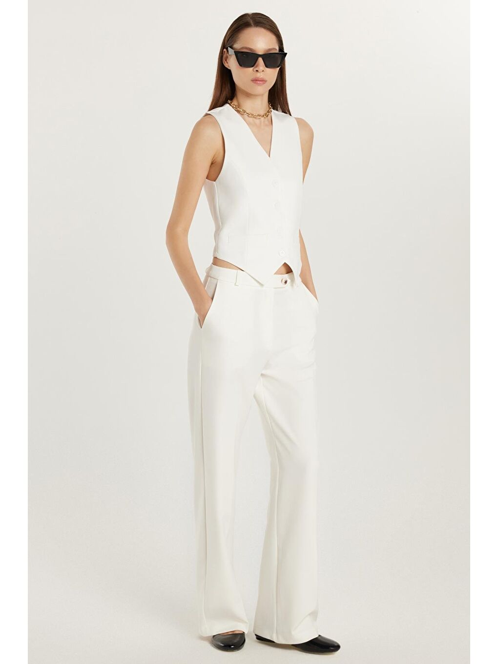 Kadın Slim Fit Dar Kesim Sıfır Kol Kruvaze Yaka İspanyol Paça Ekru Yelek Pantolonlu Takım