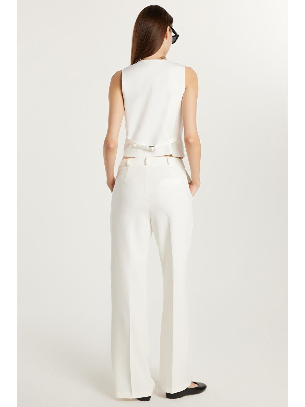Kadın Slim Fit Dar Kesim Sıfır Kol Kruvaze Yaka İspanyol Paça Ekru Yelek Pantolonlu Takım-4