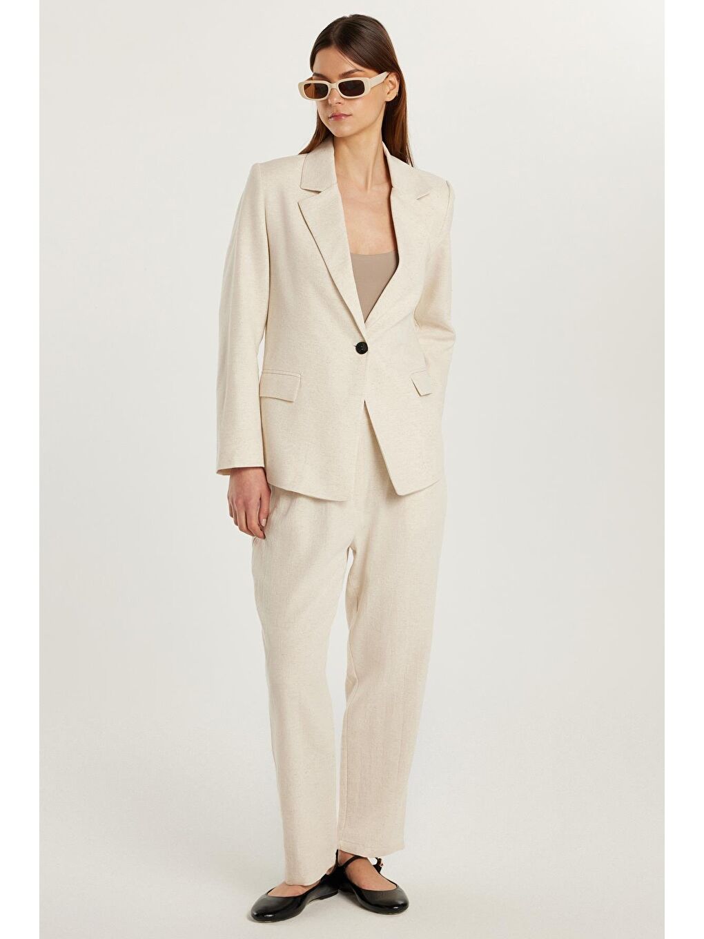 Kadın Slim Fit Uzun Kollu Mono Yaka Düğmeli Ekru Ceket Pantolonlu Takım
