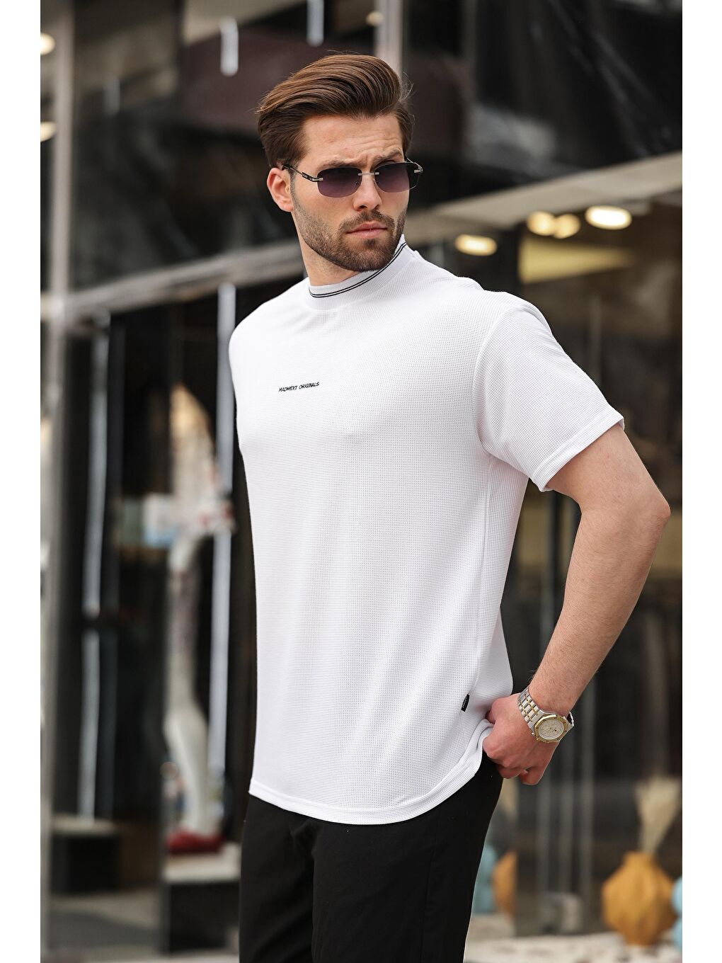 Beyaz Nakış Detaylı Basic Erkek T-Shirt E7106-1