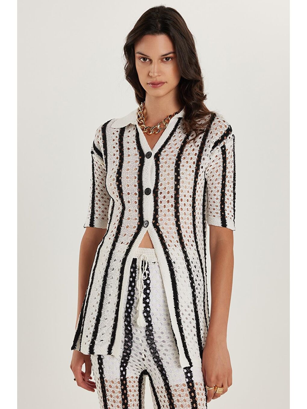 Karışık Kadın Standart Fit Kısa Kollu V Yaka Düğmeli Örme Detaylı Takım