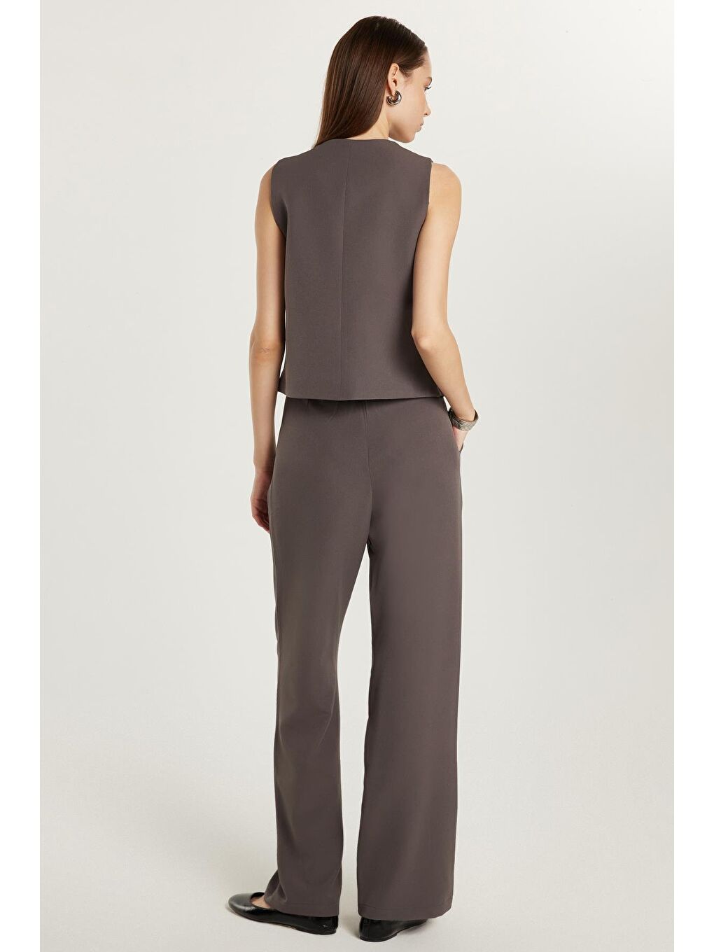 Kadın Standart Fit Sıfır Kol Kruvaze Yaka Düğmeli Gri Yelekli Pantolonlu Takım-4