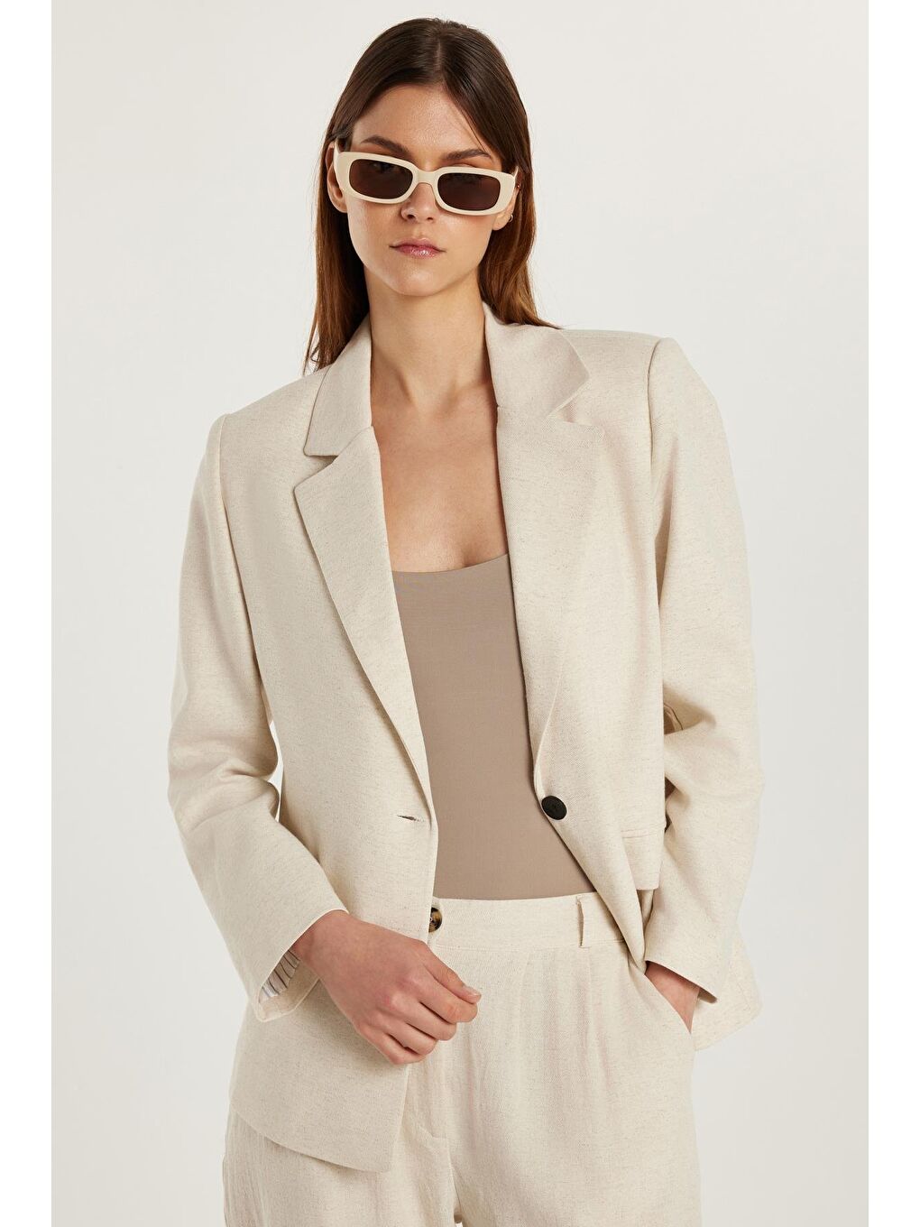 Kadın Slim Fit Uzun Kollu Mono Yaka Düğmeli Ekru Ceket Pantolonlu Takım-1