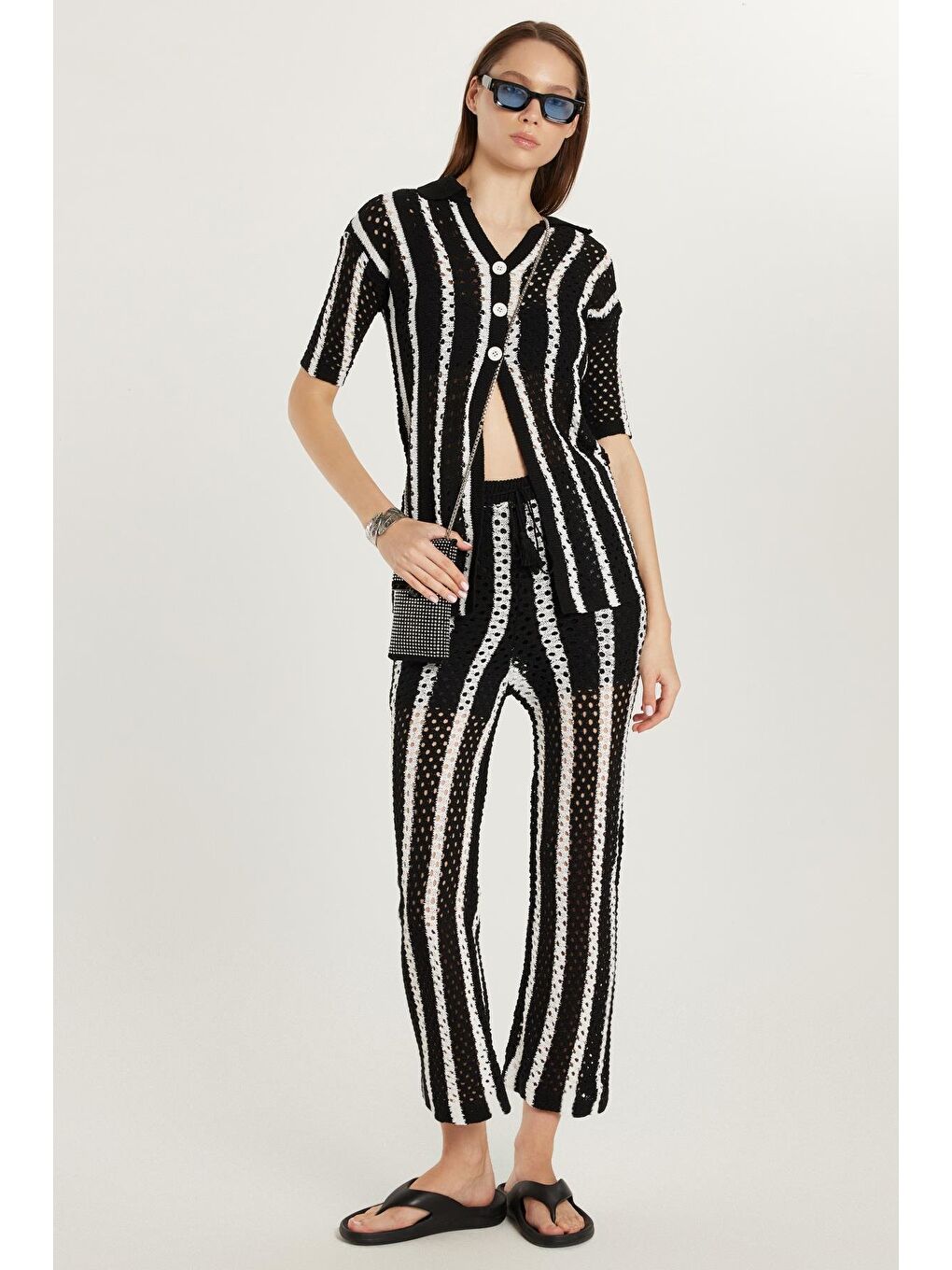 Karışık Kadın Standart Fit Kısa Kollu V Yaka Düğmeli Örme Detaylı Çizgili Takım-4