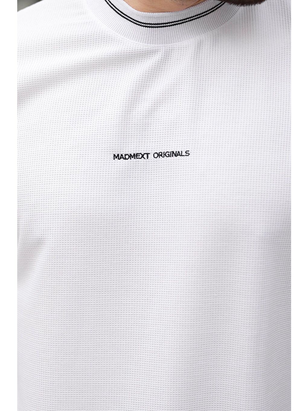 Beyaz Nakış Detaylı Basic Erkek T-Shirt E7106-3