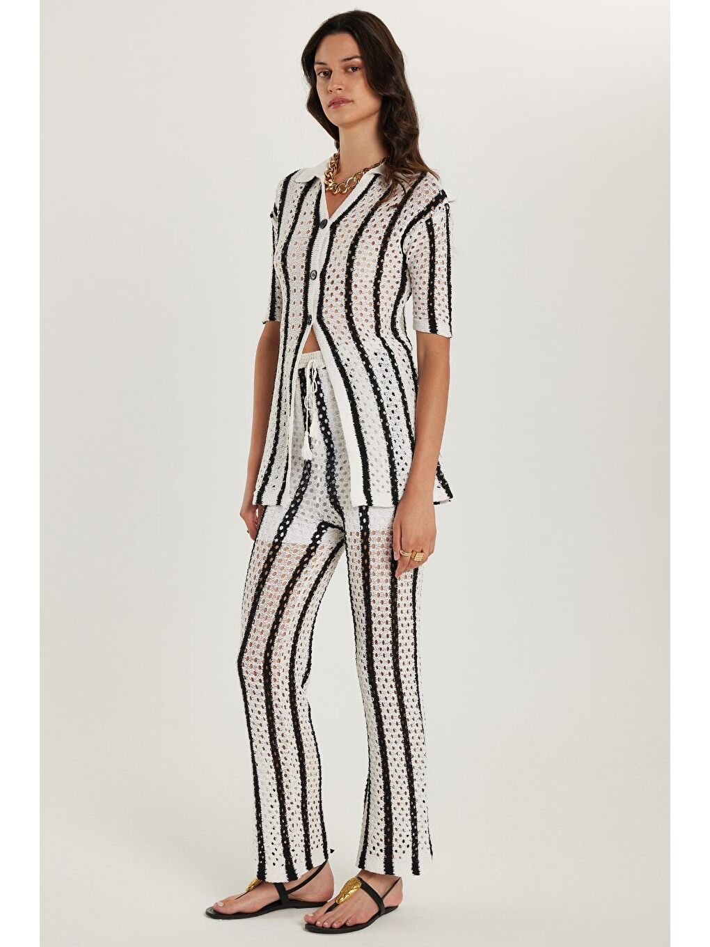 Karışık Kadın Standart Fit Kısa Kollu V Yaka Düğmeli Örme Detaylı Takım-3