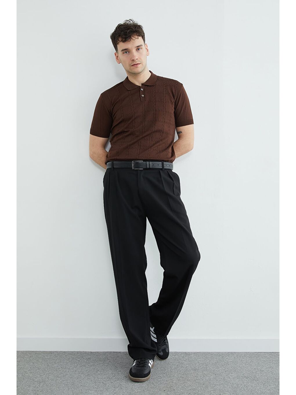 Kahverengi Örgü Desenli Polo Yaka Triko Tişört-2