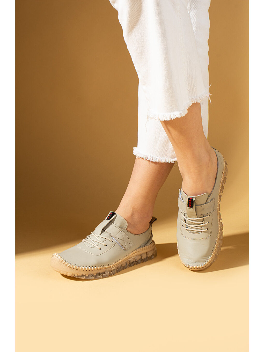 Bej Hakiki Yumuşak Deri Hafif Comfort Taban Cırtlı Kadın Spor Ayakkabı 59-380-25