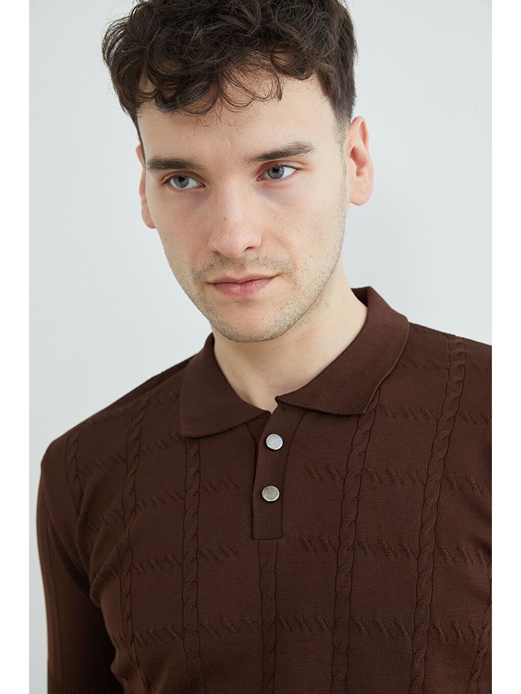 Kahverengi Örgü Desenli Polo Yaka Triko Tişört-4