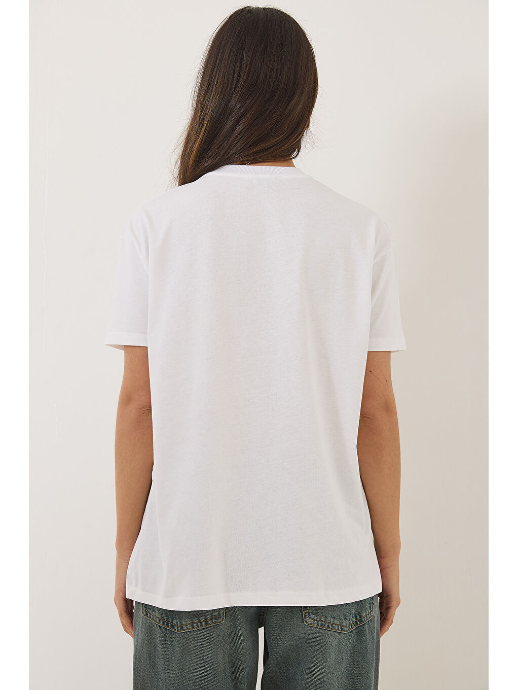 Beyaz Kadın Çiçek Aksesuarlı Kısa Kollu Pamuklu T-Shirt-6