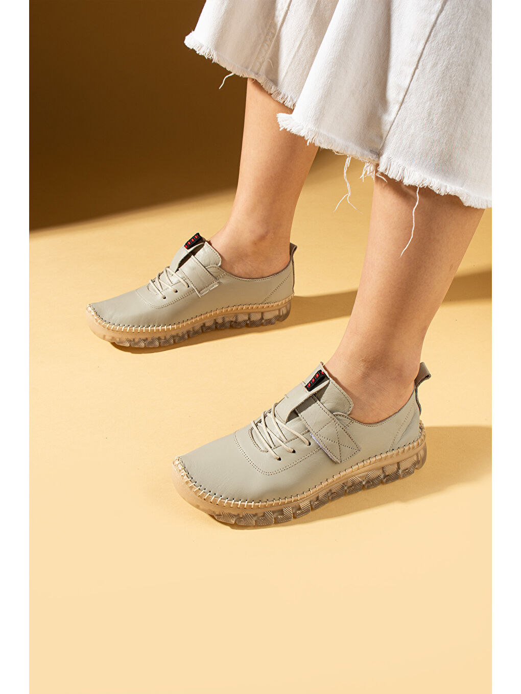 Bej Hakiki Yumuşak Deri Hafif Comfort Taban Cırtlı Kadın Spor Ayakkabı 59-380-25-1