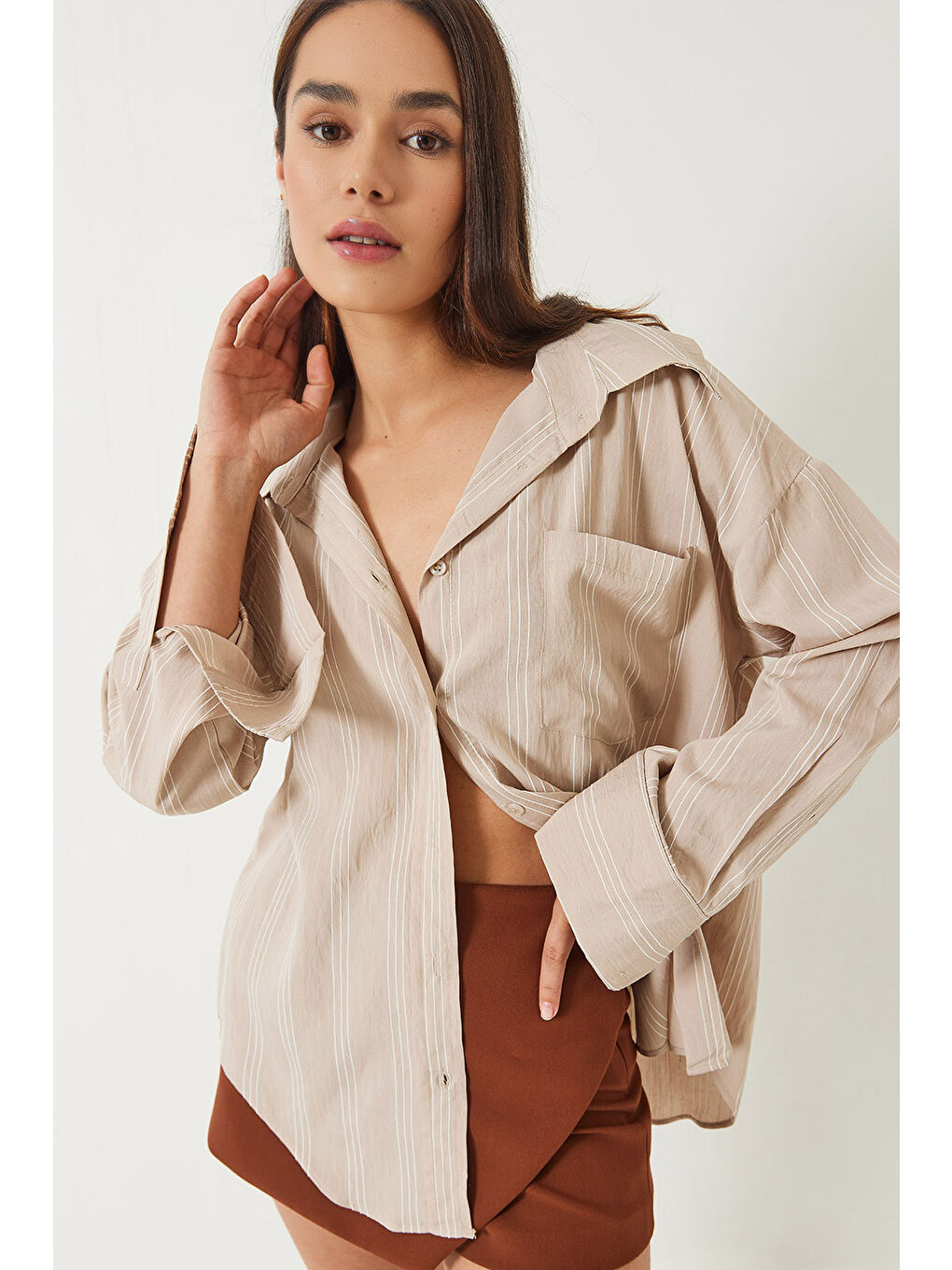 Bej Kadın Tek Cepli Çizgili Salaş Gömlek