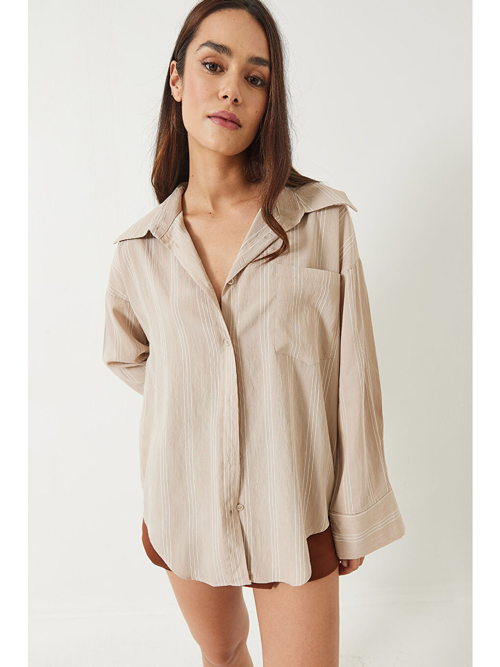 Bej Kadın Tek Cepli Çizgili Salaş Gömlek-1