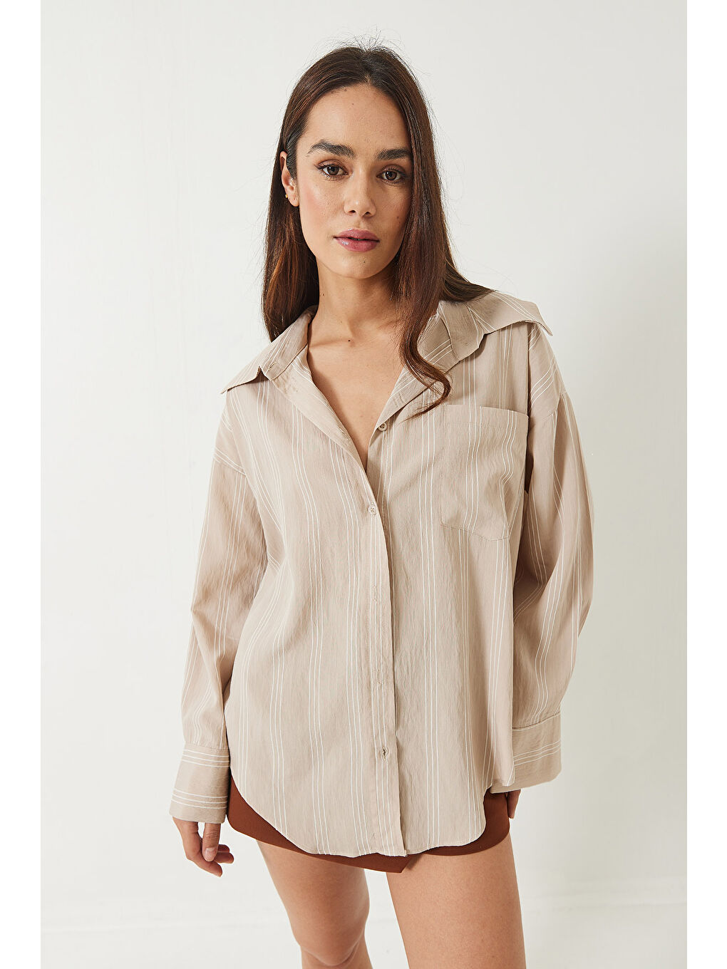 Bej Kadın Tek Cepli Çizgili Salaş Gömlek-2
