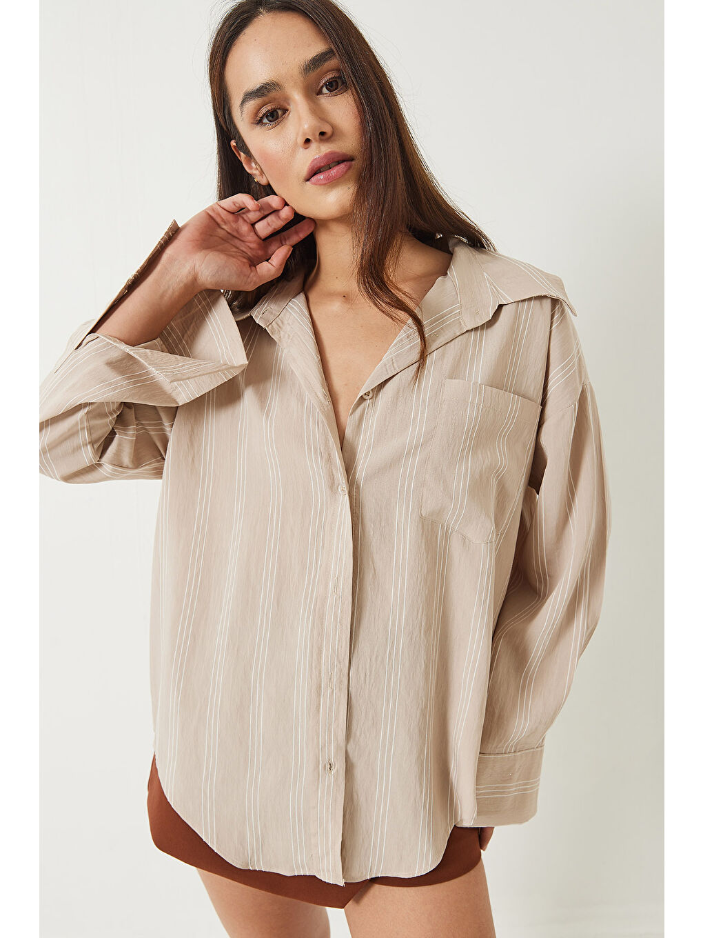 Bej Kadın Tek Cepli Çizgili Salaş Gömlek-3