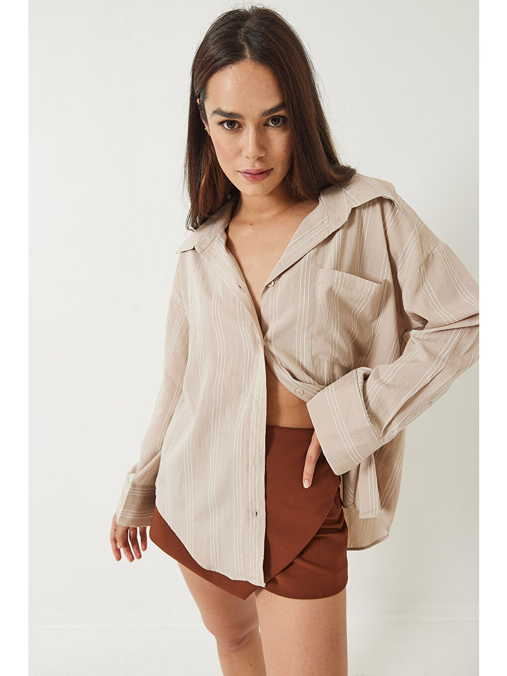 Bej Kadın Tek Cepli Çizgili Salaş Gömlek-4