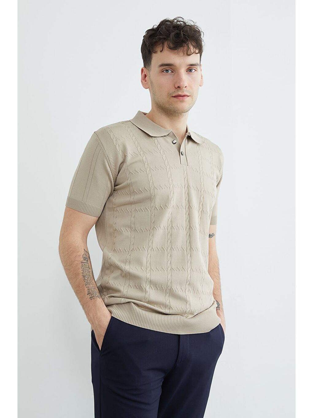 Bej Örgü Desenli Polo Yaka Triko Tişört-4