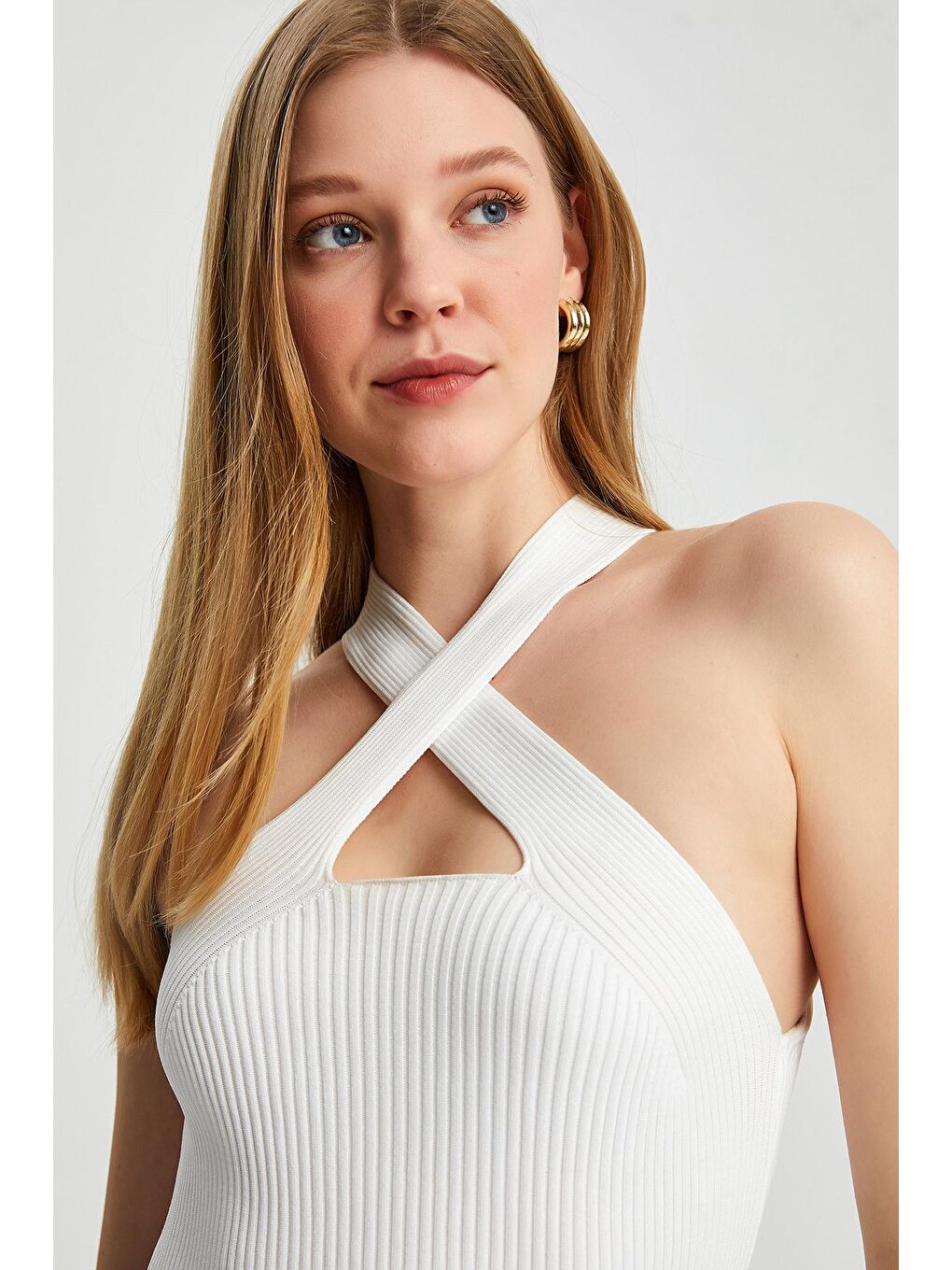 Beyaz Kadın Önden Çapraz Askı Detaylı Triko Bluz-1