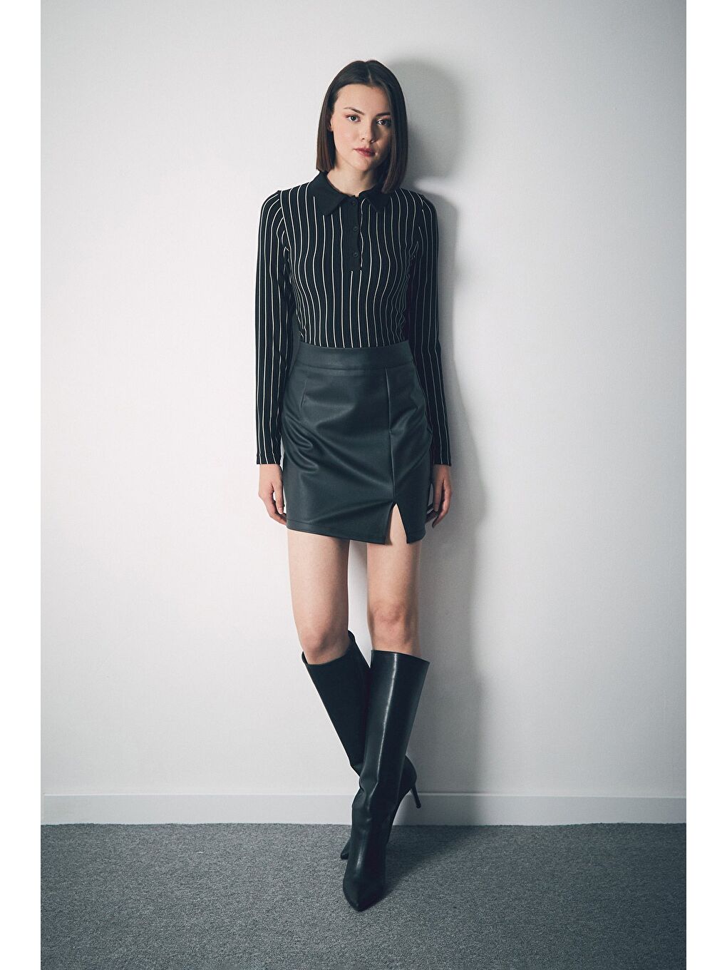 Siyah Çizgili Yarım Düğmeli Crop Bluz-1